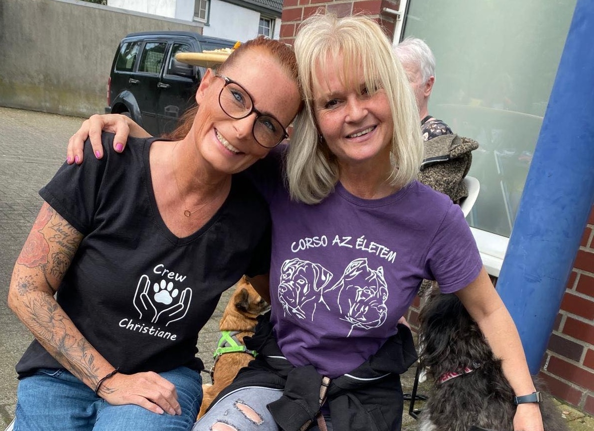 Mit vollem Einsatz dabei: Tierschützerin Christiane Herrschaft (l.) trägt auch dieses Jahr maßgeblich dazu bei, dass das Charity-Event stattfinden kann.