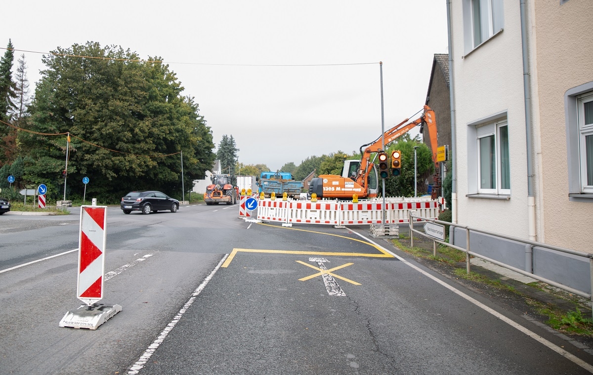 Auf dem Weg nach Dorsten auf Höhe des Hotels Alter Giebel stoßen Pkw-Fahrer noch bis zum 20. Oktober auf ein zeitraubendes Hindernis.