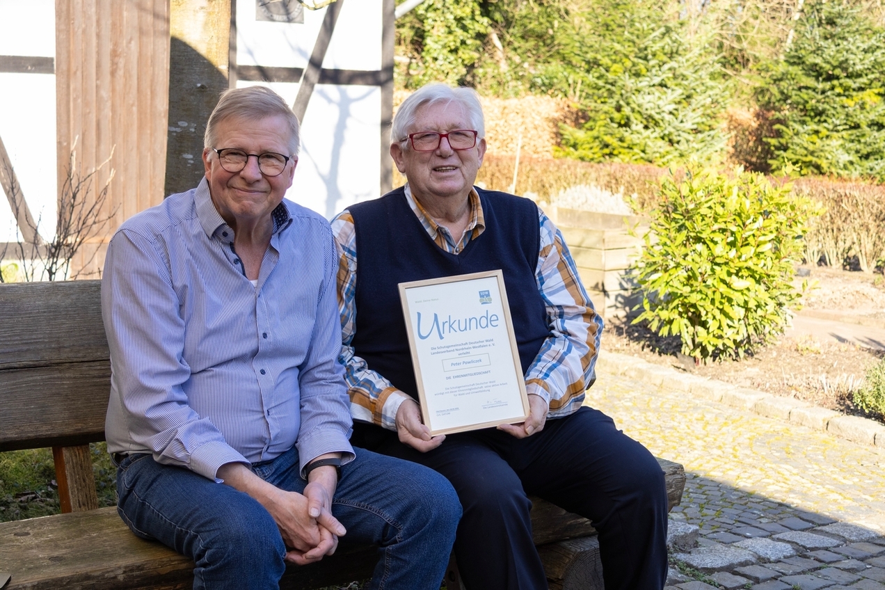 Peter Pawliczek (r.) wurde kürzlich zum Ehrenvorsitzenden der SDW ernannt und übergab seinen Posten an Klaus Schlücking (l.).