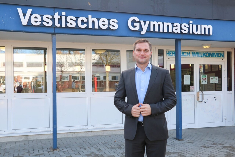 Schulleiter Dirk Willebrand empfindet die Einführung des „Turbo-Abiturs“ als Fehlentscheidung: „Man hätte direkt bei 13 Jahren bleiben sollen.“