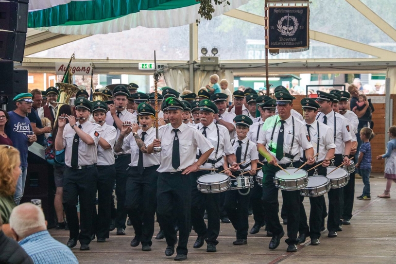 Ausgelassene Stimmung beim Kirchhellener Schützen- und Brezelfest 2017.