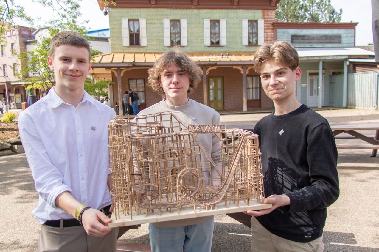 Luca, Eric und Thilo vom Oberhausener Freiherr-vom-Stein Gymnasium konnten sich in der älteren Altersstufe als glorreiche Sieger durchsetzen.