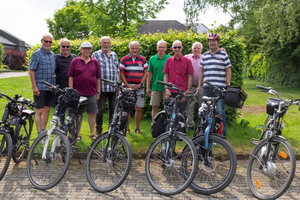 Feldhausener Strohwitwer radeln statt kochen diesen Sommer