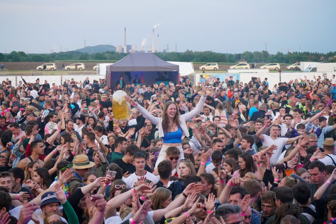 BILDERSTRECKE - 2.000 Fans feierten mit Ina Colada im Mallorca-Style
