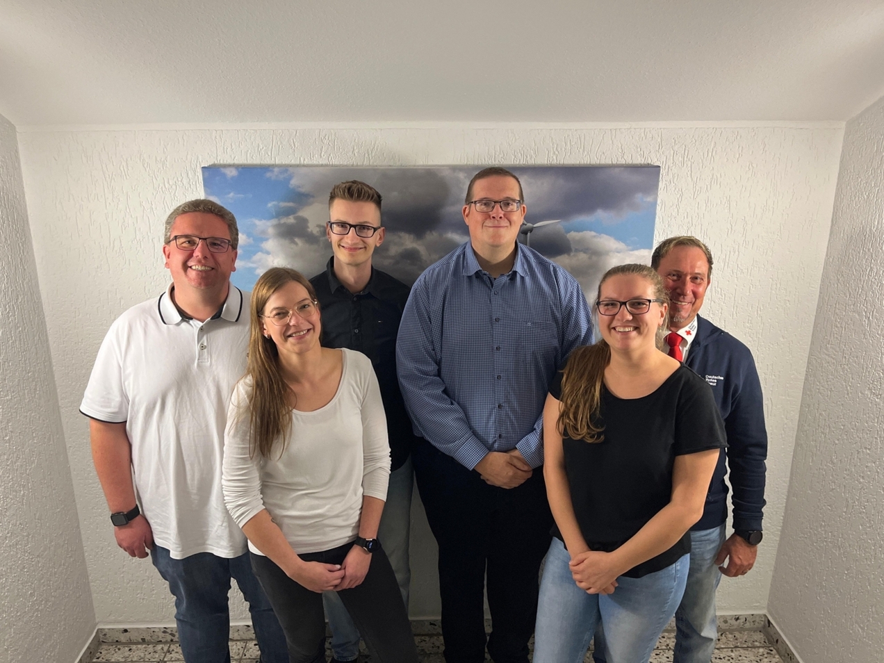 Das Bild zeigt (v.l.) Rotkreuzleiter Daniel Buschfort, Schatzmeisterin Karoline Pohl, Schriftführer Lukas Peters, Vorsitzender Nicolai Stappert-Schröer, Rotkreuzleiterin Vanessa Schlüter und den stv. Vorsitzenden Thomas Pick.
