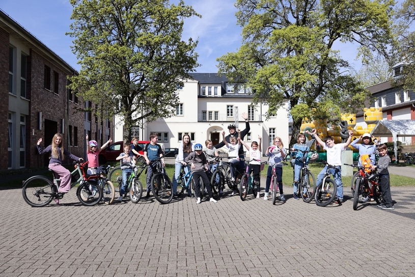 Die Teilnehmenden erkundeten mit dem Fahrrad ihre Heimat und lernten, sich in Kirchhellen zu orientieren.