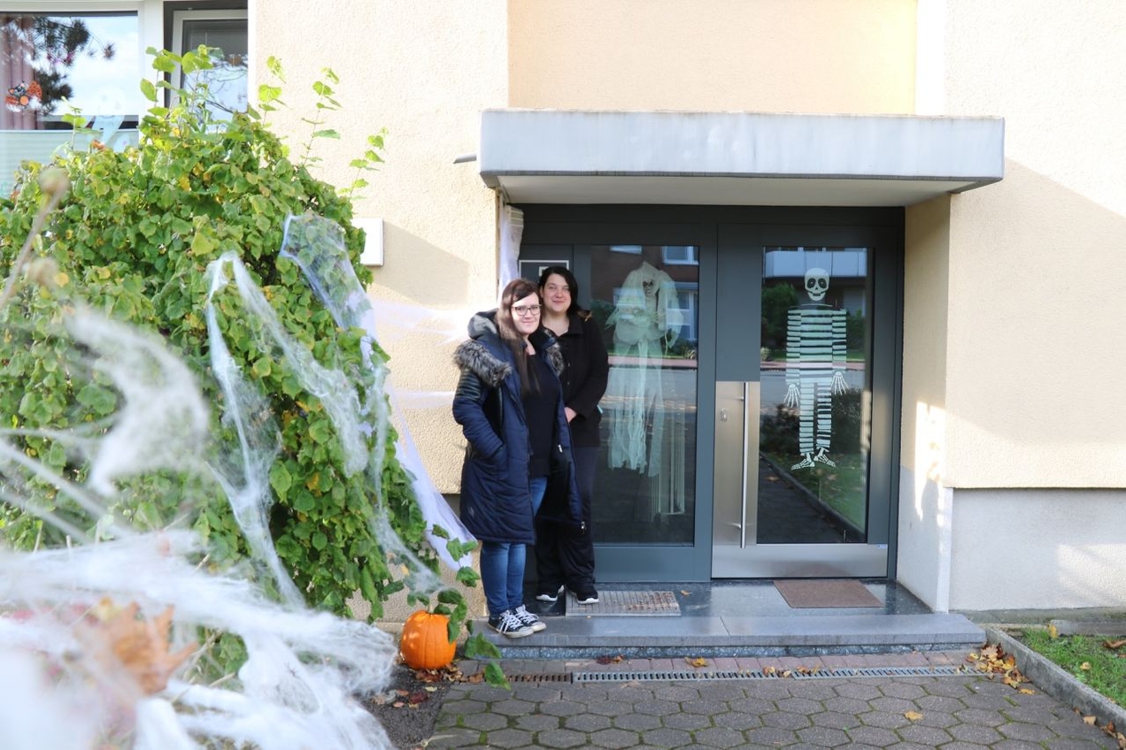 Die beiden Grafenwälderinnen Stephanie Nordmann und Christina Jurczynski wissen die freundschaftliche Nachbarschaft in ihrer Heimat zu schätzen.