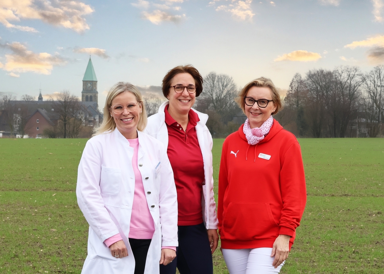 Die Kirchhellener Apothekerinnen (v.l.) Christiane Petri-Reers, Birgit Lauer und Heike Grolla werben für den digitalen Service in ihren Apotheken.