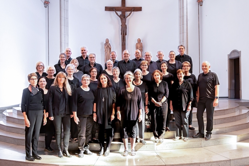 Ein Gruppenfoto des Gemeindechors in der Kirche St. Johannes in Kirchhellen.