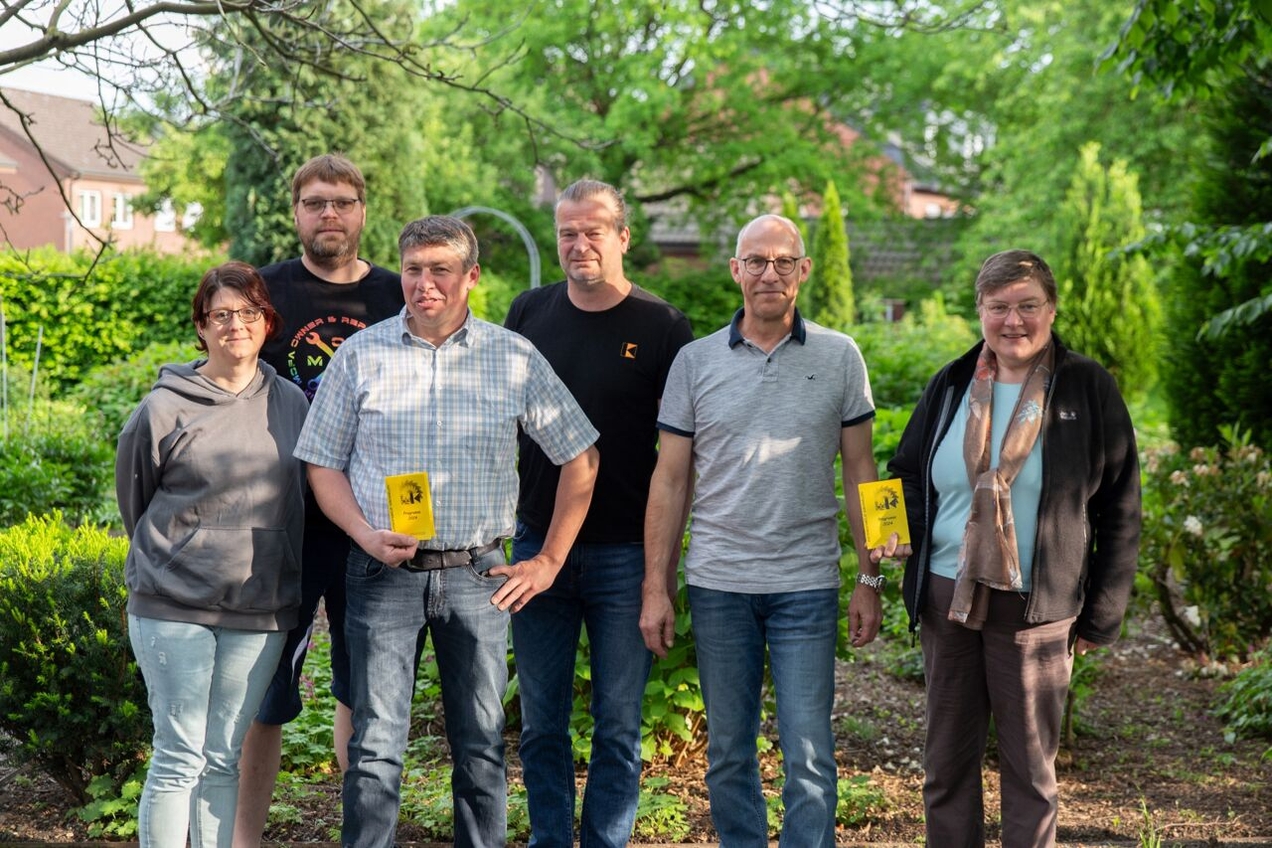 (v.l) Kassiererin Johanna Stumpf, Oliver Stumpf sowie Jens Allekotte (Abteilung „junge Familien“), Roderich Heikenfeld (Internet), 1. Vorsitzender Uwe Bresch und Schriftführerin Ursula Dickmann.