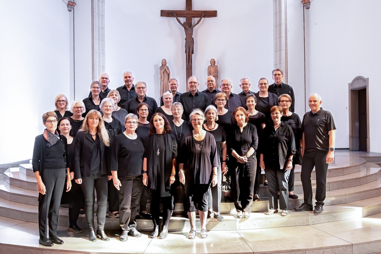 Ein Gruppenfoto des Gemeindechors in der Kirche St. Johannes in Kirchhellen.