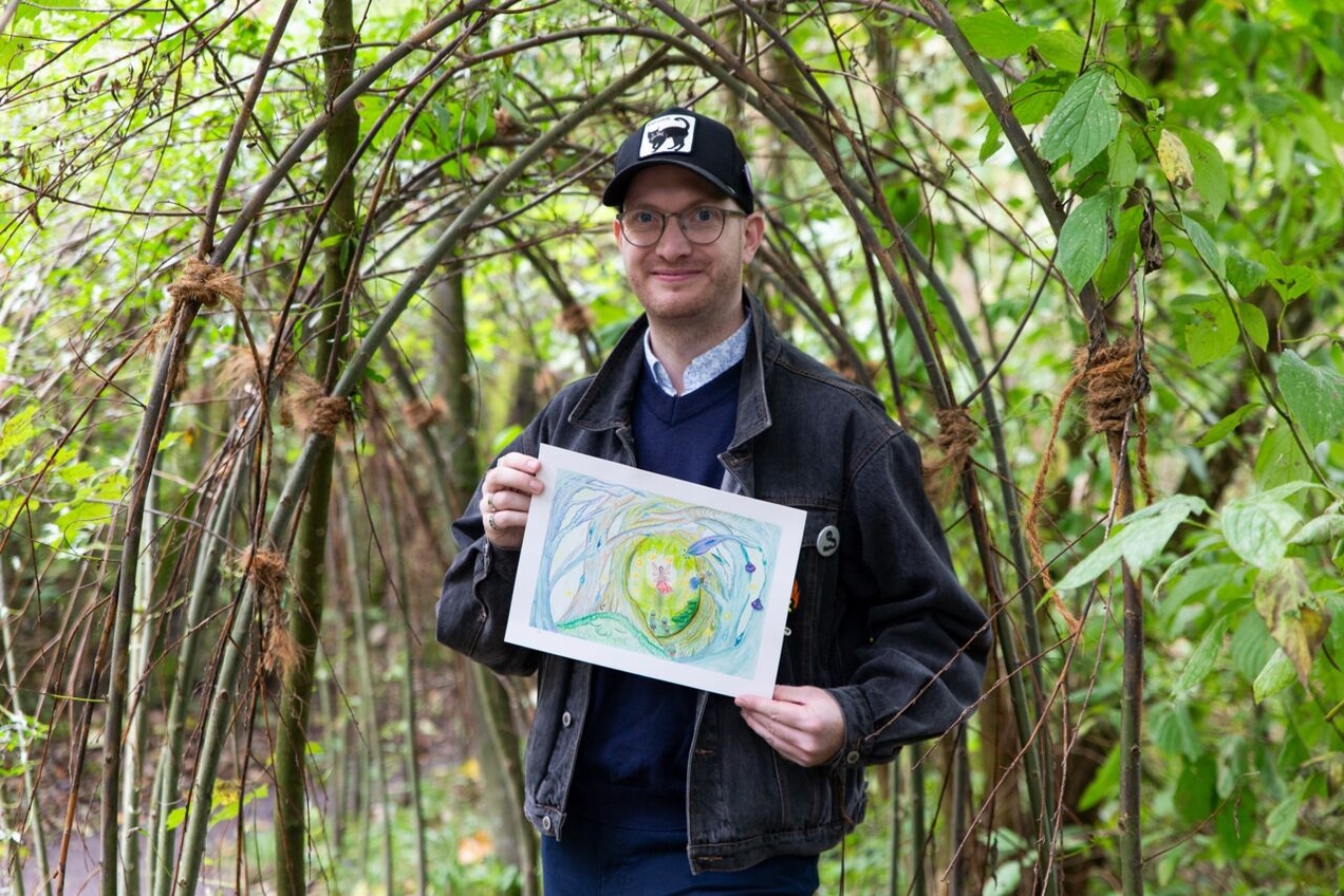 Der Kirchhellener Künstler Felix Flick-Hofmann hat neben heimischen Tieren auch Fabelwesen wie Feen in den Naturlehrpfad integriert.