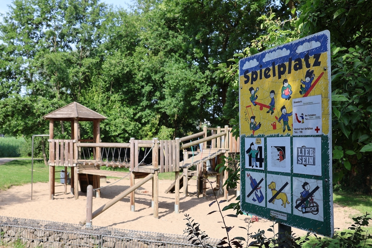 Der Spielplatz entlang des Grünzugs am Schultenkamp ist sehr beliebt, sodass erste Geräte bereits abgenutzt sind.