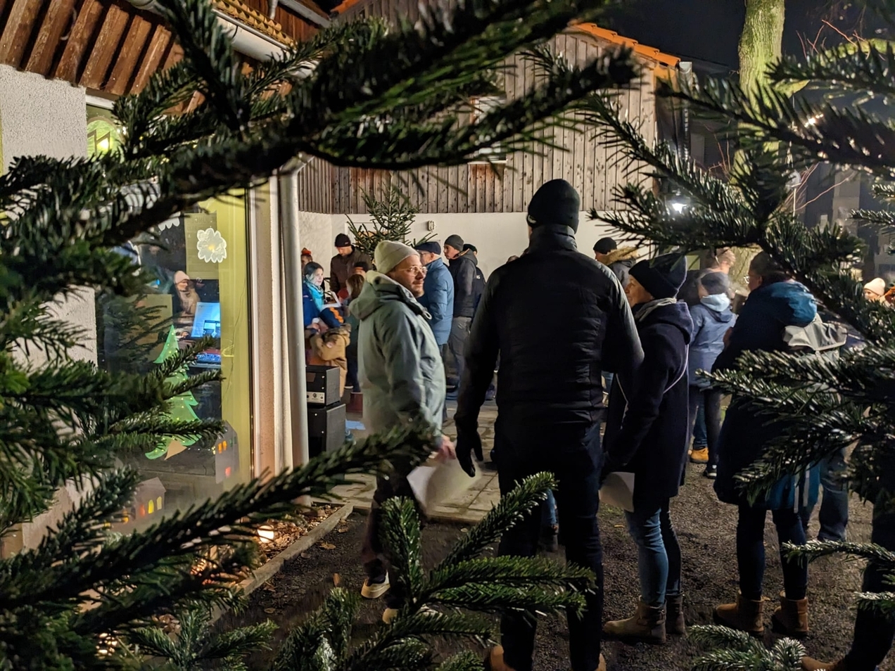 Begehbarer Adventskalender lädt erneut zu Begegnungen ein