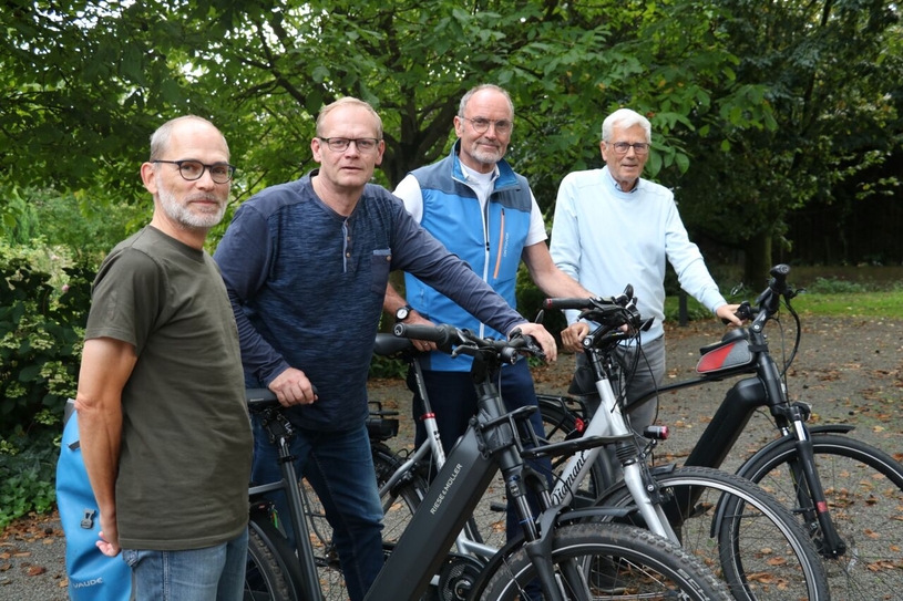 Marcus Stratmann, Dirk Schaefer, Wilhelm Weiß und Thomas Stewering vom ADFC und der Initiative Aufbruch Fahrrad bei der Vorstellung der fahrradfreundlichen Ideen.
