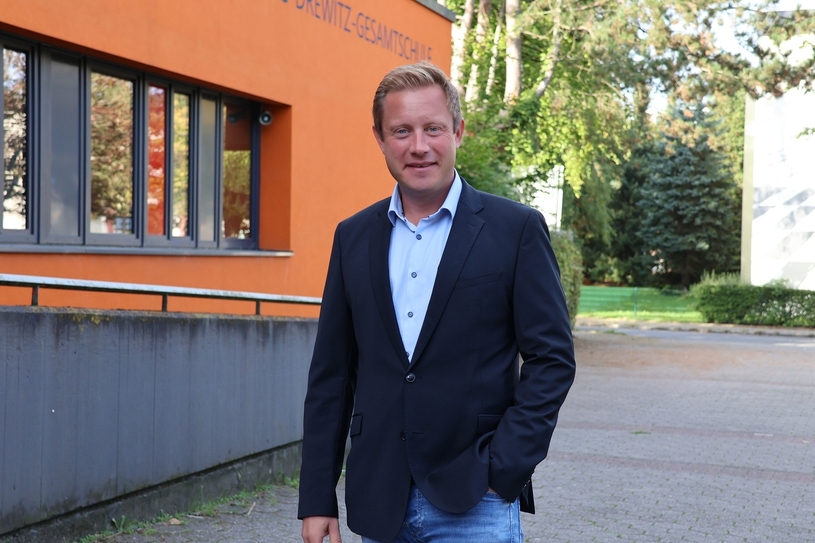 Dominik Nowak (45) hat seine berufliche Karriere nach Gladbeck verlagert, während er politisch in Bottrop aktiv bleibt.
