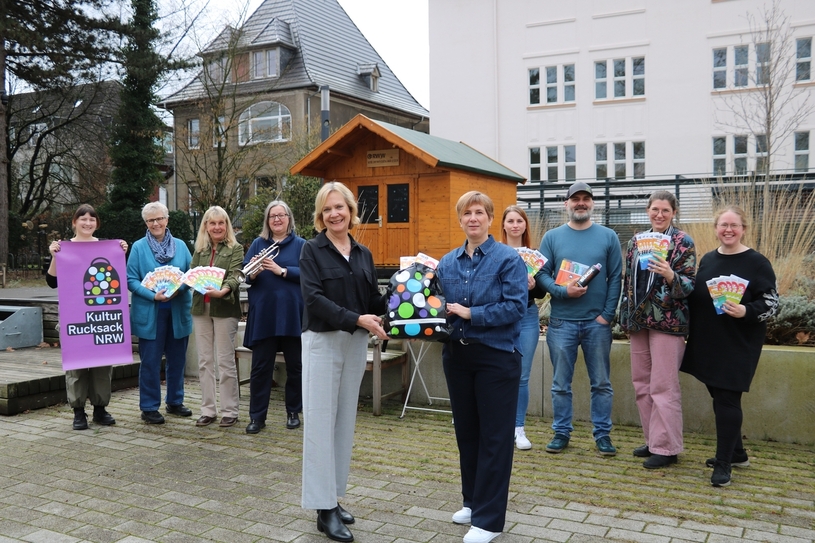 Birgit Feldmann von der Sparkasse Bottrop und Kerstin Mallwitz vom Kulturamt 