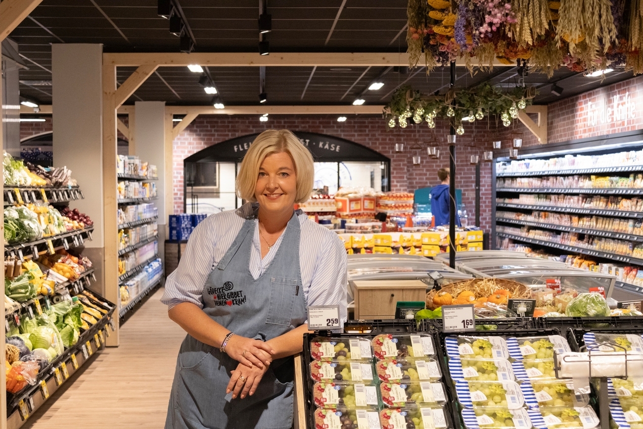 Inhaberin Kathrin Gödecke ist stolz auf den „neuen“ Rewe-Markt. Mit viel Liebe zum Detail wird hier das Motto „Dorf trifft Pott“ umgesetzt.