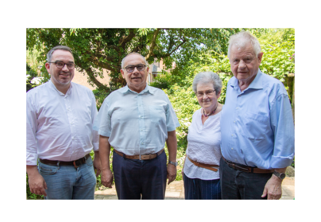 Das Bild zeigt (v.l.) Pastor Christoph Potowski, Pater Zito sowie Hedwig und Werner Koller bei den Gesprächen über den aktuellen Stand der Dinge in Bom Conselho.
