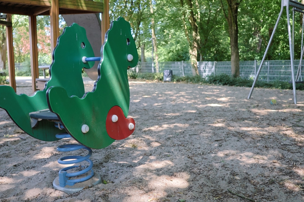 Der Spielplatz an der Brentanostraße bekommt eine neue Vierfachschaukel und mehr.