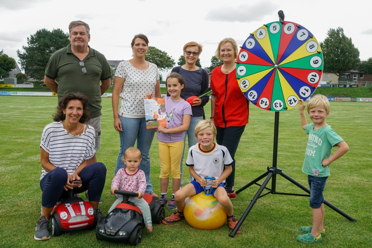 Gabi Fischedick-Marga, Hans Jürgen Schumann, Anja Askemper, Monika Kleinalstede-Dobiasch und Simone Albertz von der TSG (v.l.) freuen sich auf zahlreiche Besucher beim Spielfest.