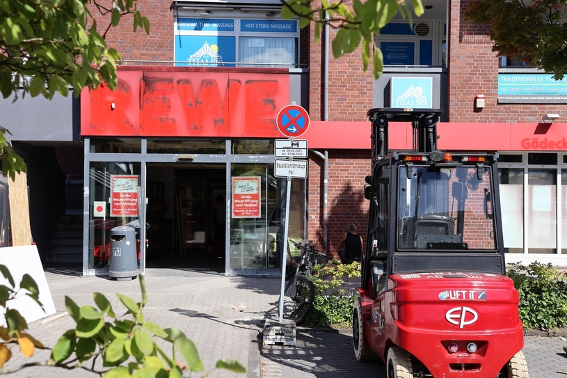 An der Schulze-Delitzsch-Straße 3 wird unter Hochdruck gearbeitet, um den neuen REWE-Markt Gödecke ab dem 26. August wieder eröffnen zu können.