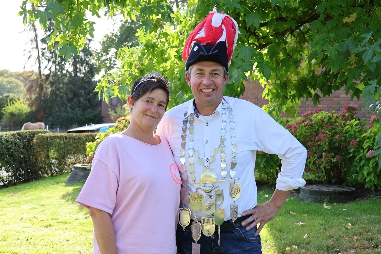 Ein Porträt von Jens „Klümper“ Allekotte und seiner Königin Melanie Heikenfeld