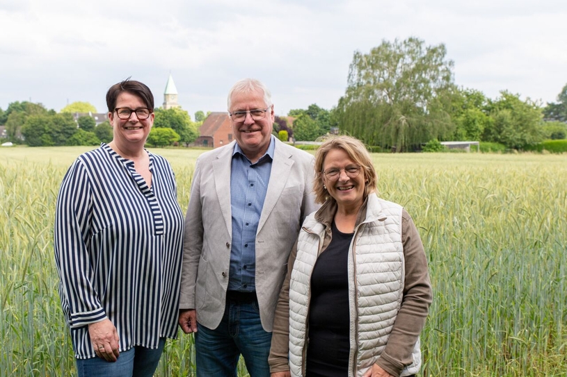 Claudia Siebecker, Volker Brieskorn und Gundis Jansen-Garz aus dem Vorstand von „Natürlich Kirchhellen“ kündigen den Kirchhellen Tag für den 8. September an.