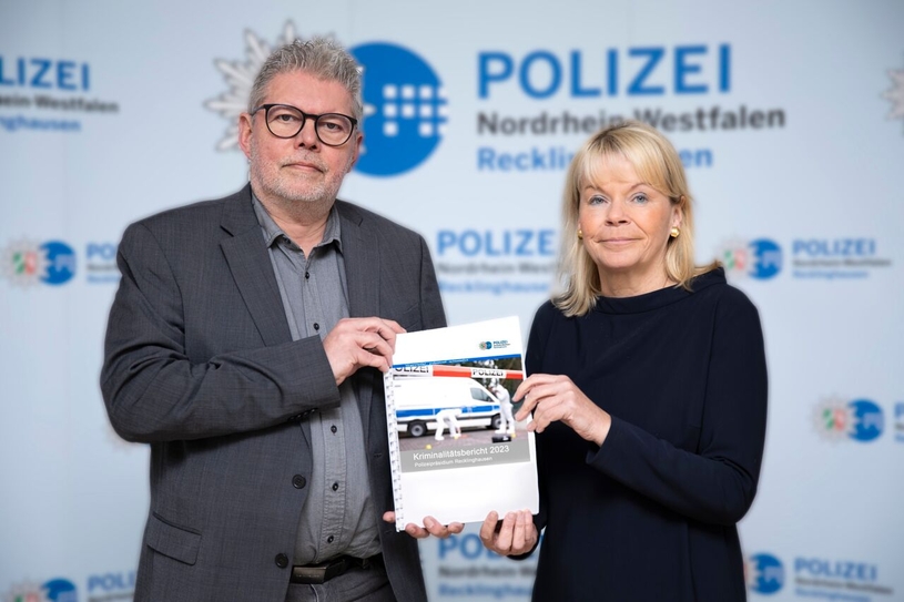 Recklinghausens Polizeipräsidentin Friederike Zurhausen und Kriminaldirektor Jürgen Häusler stellen den Kriminalitätsbericht 2023 vor.