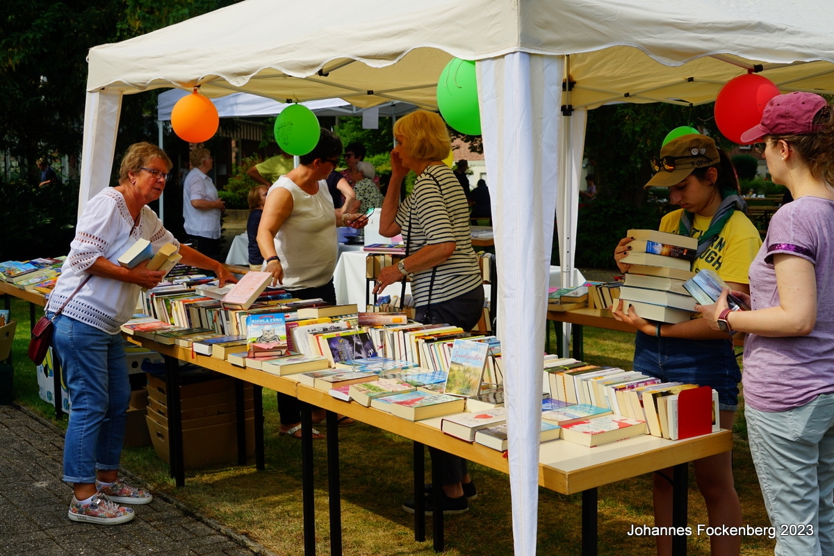 Die KÖB Grafenwald sammelt bereits weit im Voraus Spenden für den Bücherbasar, der Teil des Gemeindefestes ist.