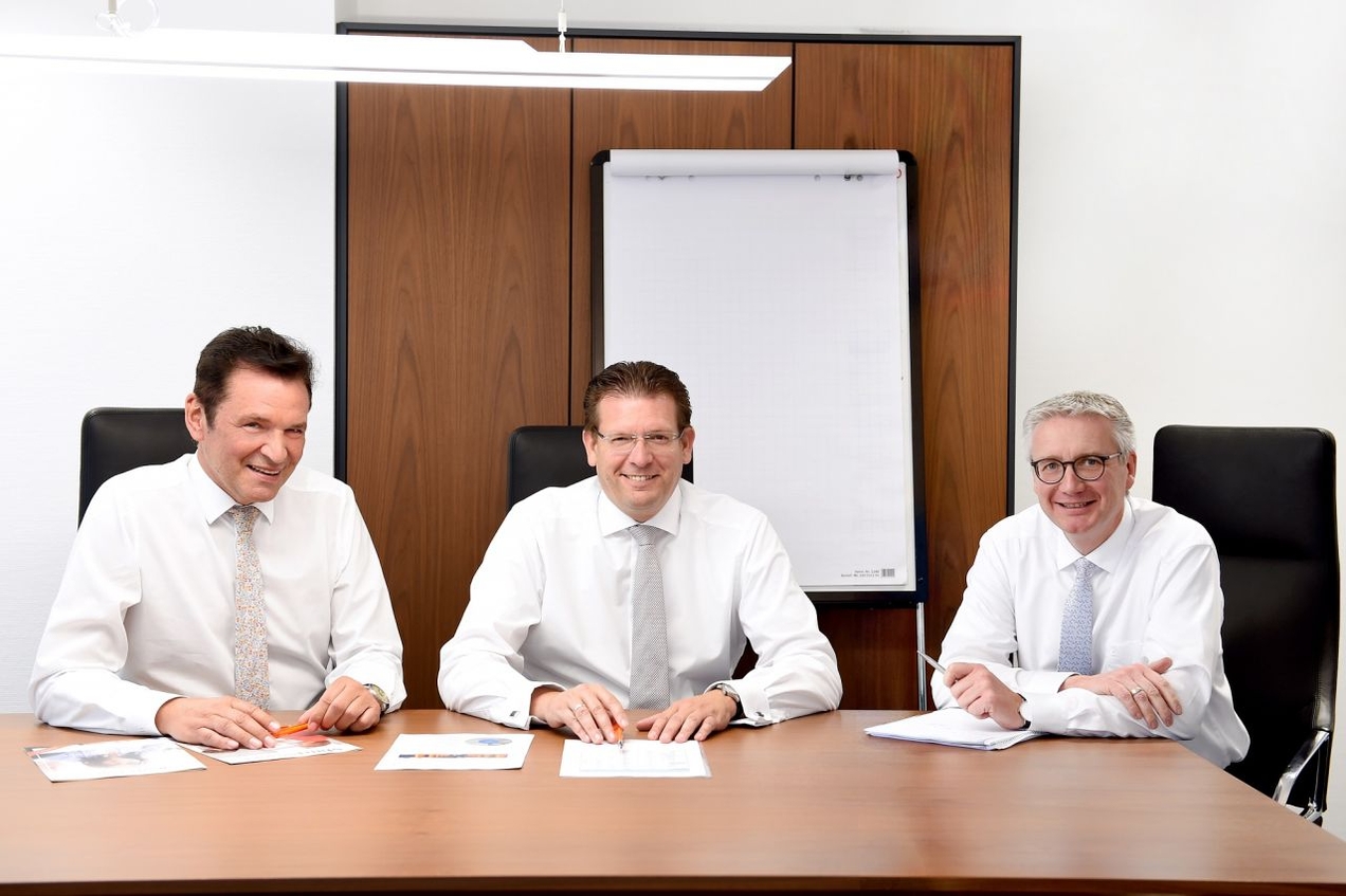 Volksbankvorstand Johannes Becker, Martin Wissing und Ingo Hinzmann.