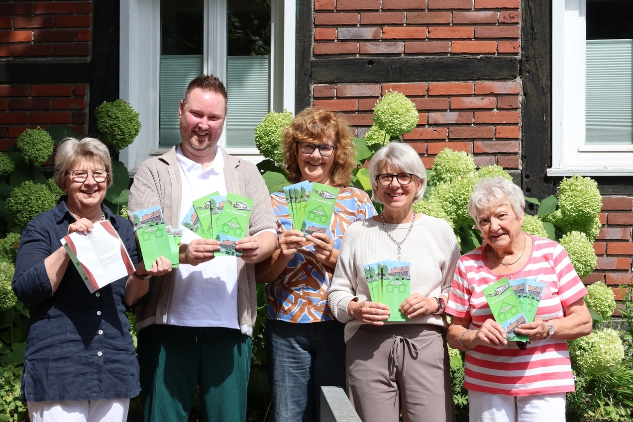 Der Hof Jünger-Vorstand präsentiert das Programmheft für das zweite Halbjahr.