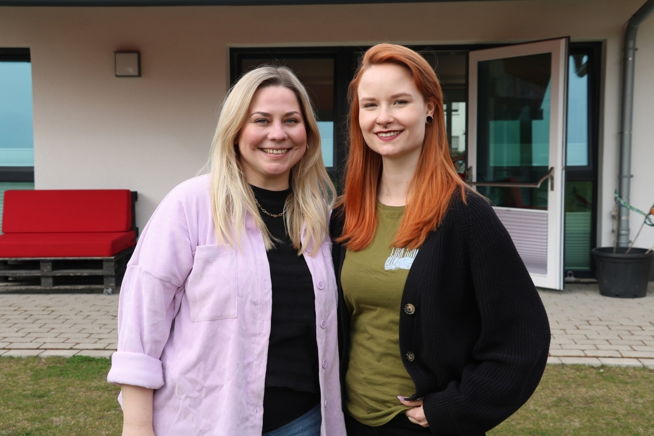 Anna Schmidt (l.) und Alina Gnutzmann vom f! möchten einen Flohmarkt veranstalten, um für die Kirchhellener Familie von Lian Spenden zu sammeln.