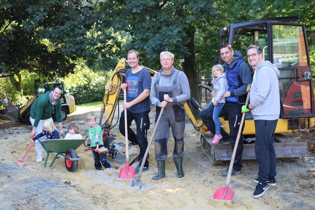 Nochmal 50 Tonnen Sand für die KiTa Gartenstraße