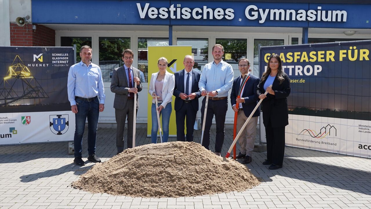 Spatenstich am Vestischen: Breitbandausbau in Kirchhellen schreitet voran