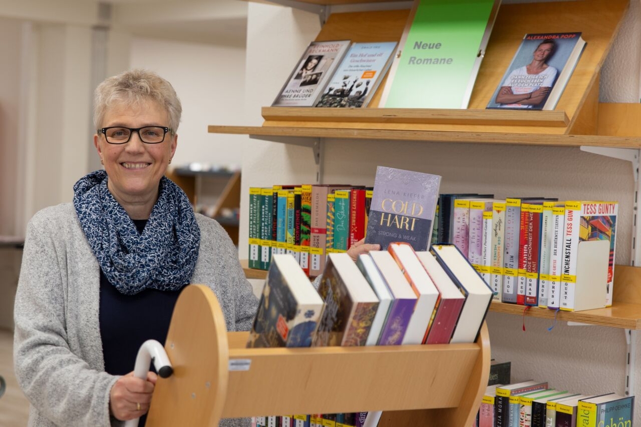 Bibliotheksleiterin Andrea Schwarzer kann es kaum erwarten, den „normalen Alltag“ in der Bücherei einkehren zu lassen.
