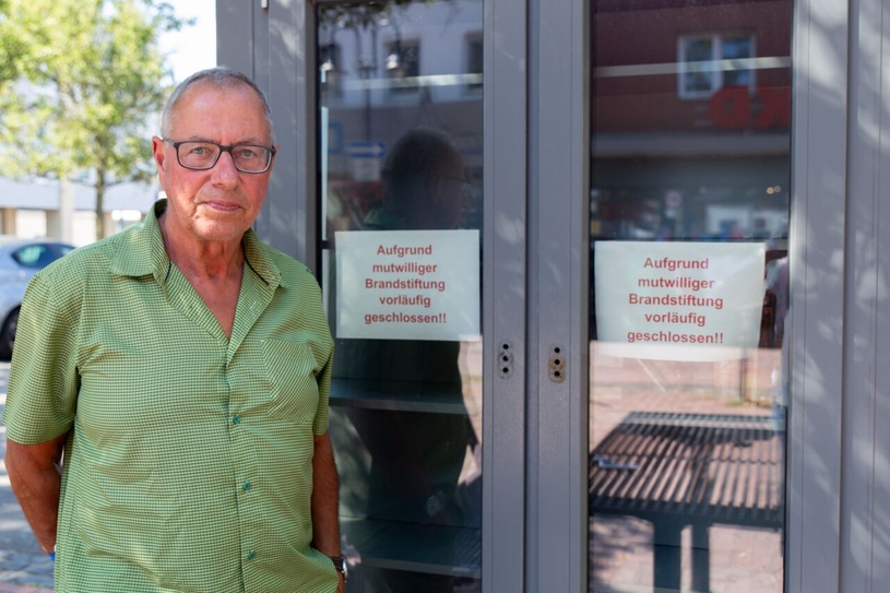 Bezirksbürgermeister Ludger Schnieder ist wegen des Brandes bestürzt. Der Bücherschrank lockt seit einiger Zeit viele Menschen an.