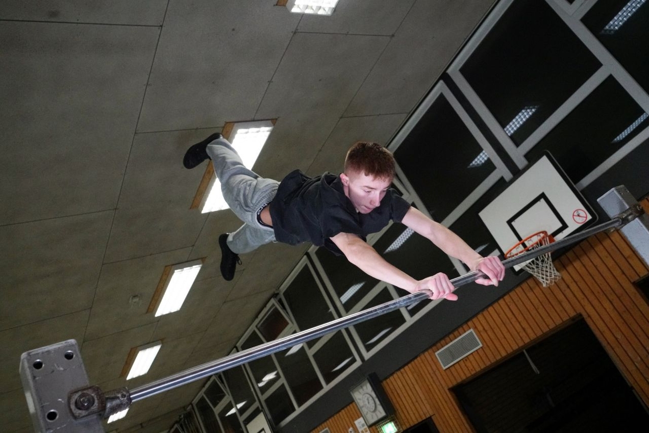 Schon mit 15 Jahren gilt Paul als Nachwuchstalent im Parkour-Sport. Das liegt auch daran, dass er nicht aufgibt und hart trainiert.