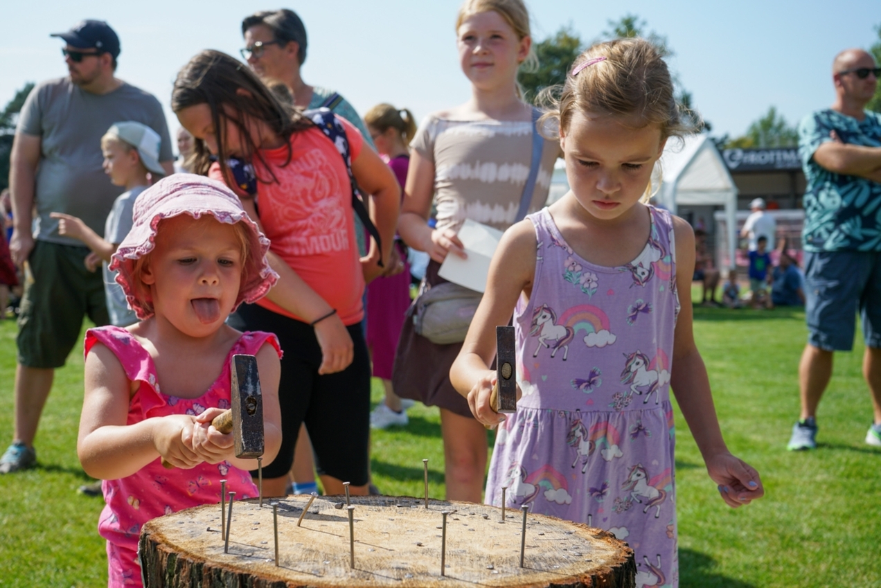 Bei schönstem Sommerwetter haben sich die Kinder und Familien auf dem Spielfest am Sonntag sportlichen Aktivitäten gewidmet.