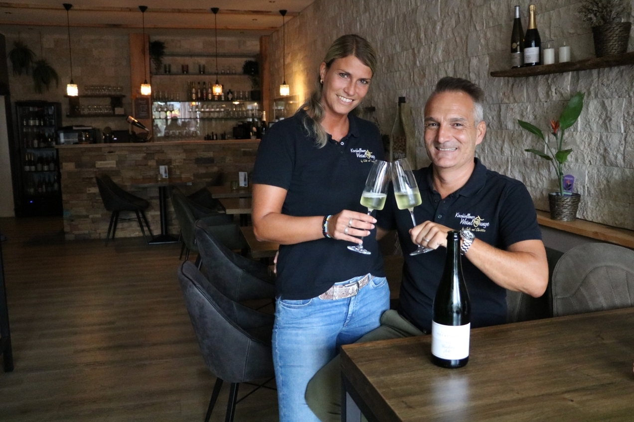 Julia Eberlin und Christian Sold betreiben gemeinsam die Kirchhellener Weinlounge. Die Entscheidung das Lokal zu übernehmen, haben sie nie bereut.