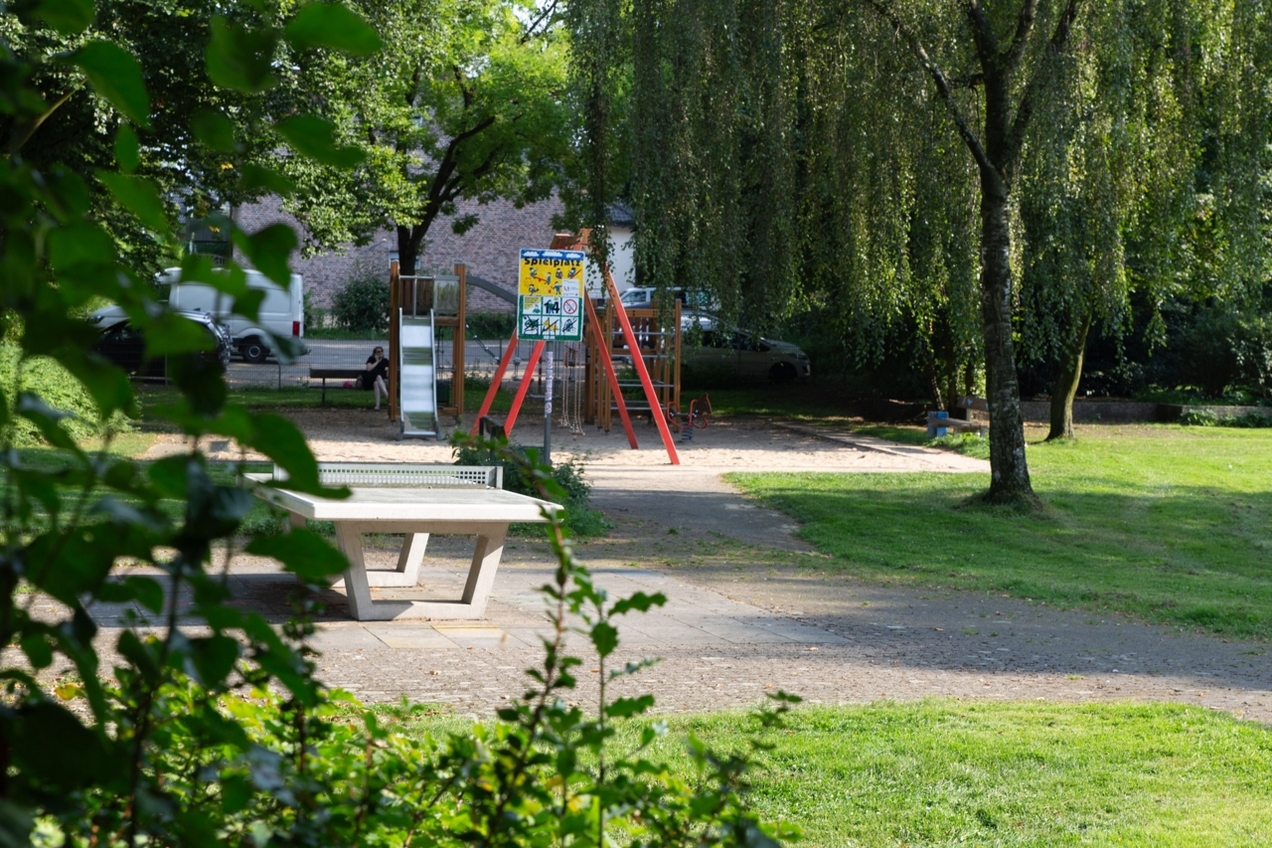 Aktuell befindet sich noch eine Tischtennisplatte im Antoniuspark. Die wird erst einmal abgebaut und später vielleicht an einem anderen Ort in Kirchhellen aufgestellt.