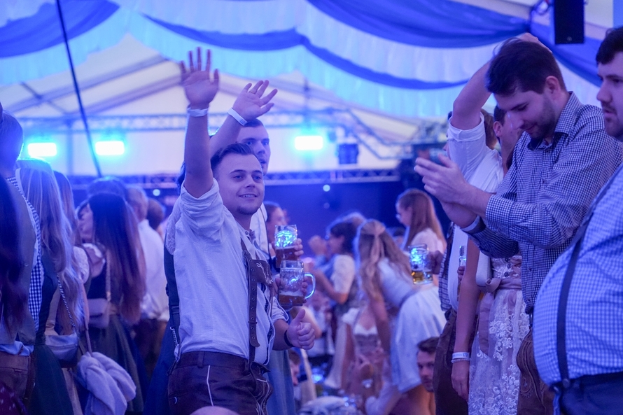 Ausgelassene Stimmung auf dem Kirchhellener Oktoberfest.
