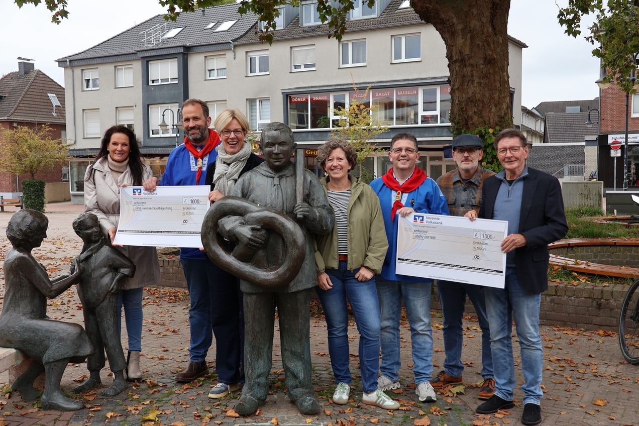 Die Spendenübergabe an beide Empfänger hat seitens des Brezelvorstandes bei der Brezelfamilie im Dorf stattgefunden.