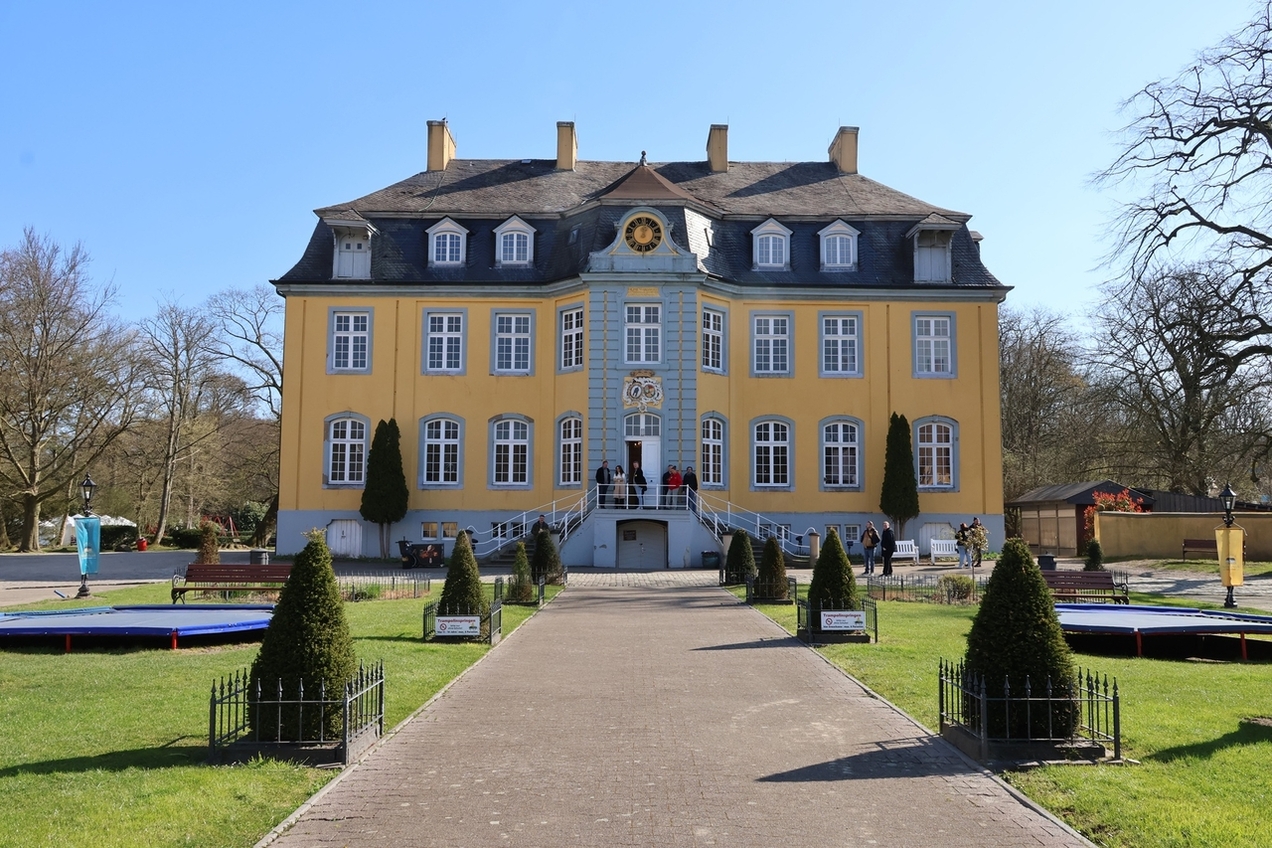 Am 7. und 8. Februar feiert der erste Wintermarkt im Schloss Beck seine Premiere. Kleine und große Gäste dürfen sich auf ein stimmungsvolles Wochenende voller Genuss, Handwerkskunst und Musik freuen.