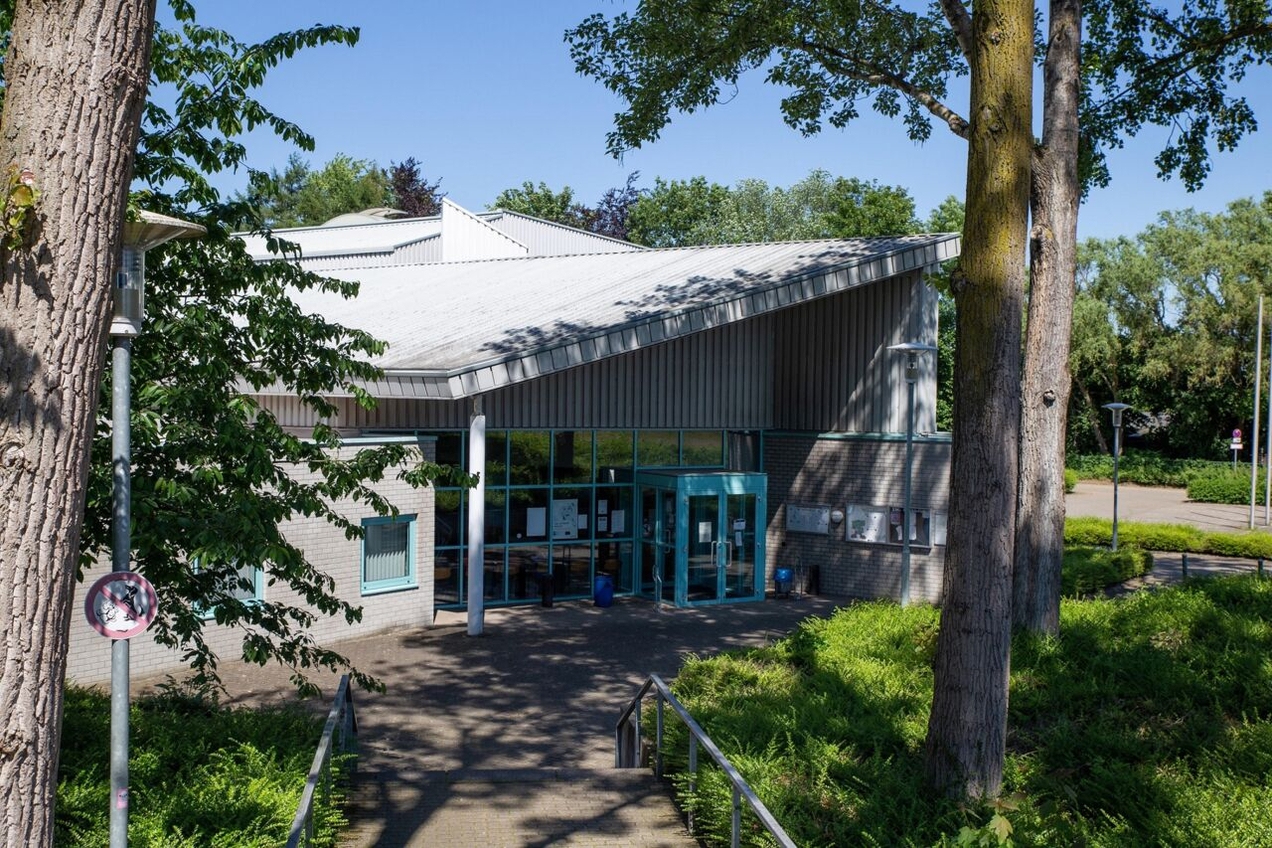 Die Sporthalle an der Loewenfeldstraße ist mit ihren 1.215 Quadratmetern die größte in Kirchhellen. Eine weitere Sportstätte dieser Dimension sollte ursprünglich zeitnah kommen.