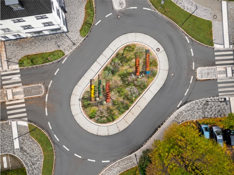 Ein visueller Entwurf zeigt die geplante Installation aus mehreren Stelen im begrünten Kreisverkehr am Lamperfeld in Bottrop.