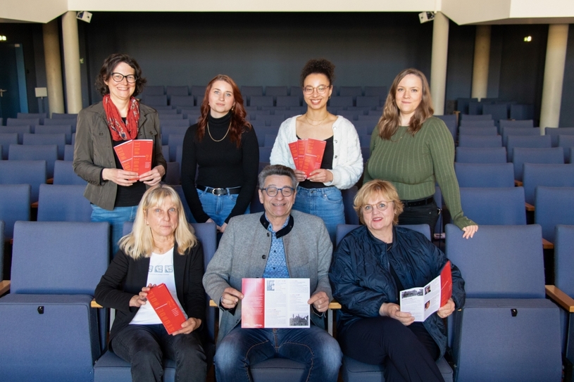 Vertreter des Kulturamtes, Stadtarchivs, der VHS und der Lebendigen Bibliothek präsentieren das Programm für das erste Halbjahr.