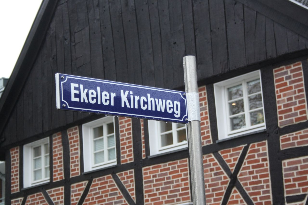 Die Geschichte des Ekeler Kirchwegs in Kirchhellen ist eng verbunden mit dem Brand der alten Pfarrkirche in Kirchhellen 1917