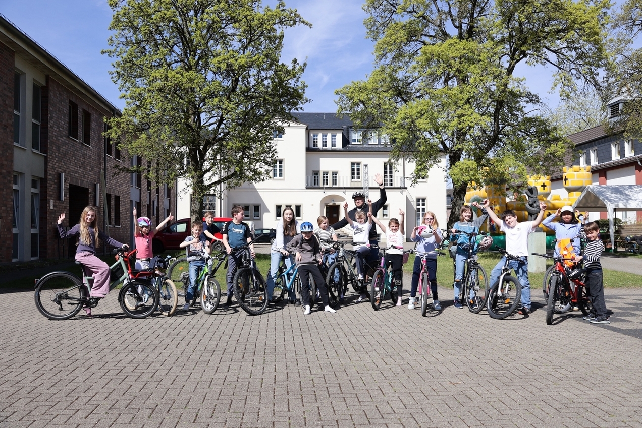Die Teilnehmenden erkundeten mit dem Fahrrad ihre Heimat und lernten, sich in Kirchhellen zu orientieren.
