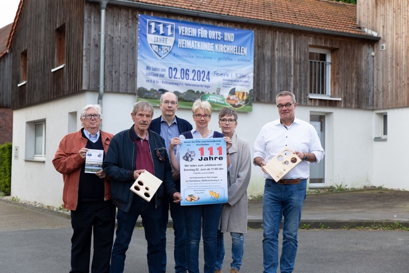 Der Vorstand des Heimatvereins und das Festkomitee freuen sich auf zahlreiche Besucher bei dem Jubiläumsfest und der Ausstellung im Heimathaus.